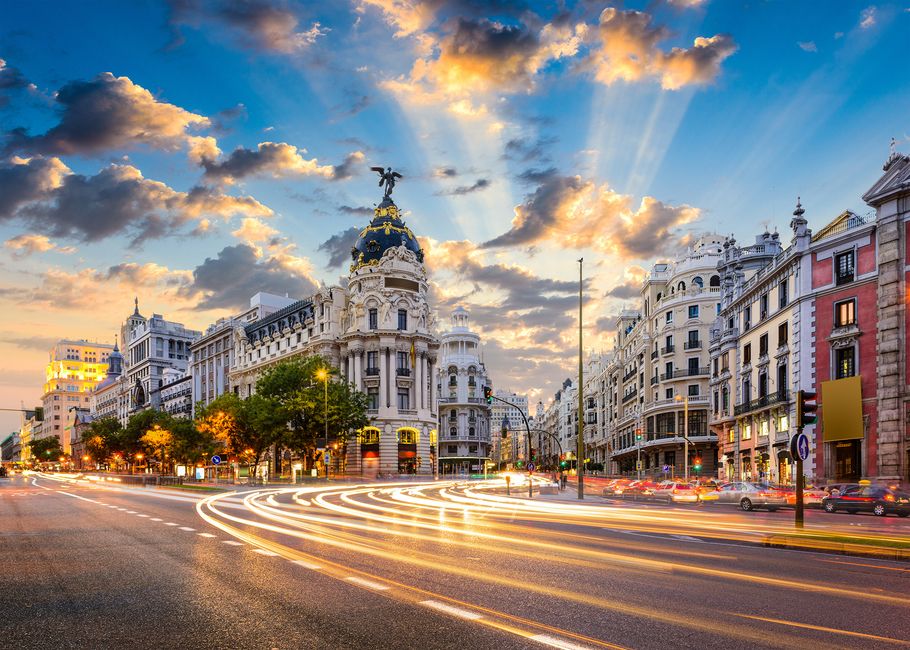 Madrid calle gran via stree sunrise