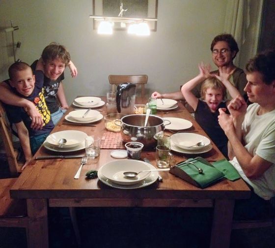 Prague students enjoy dinner with their host family