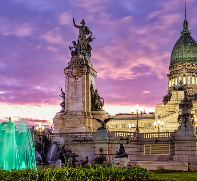 buenos aires fountain at dusk