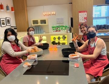Students making kimchi