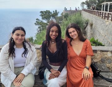 Trio of students in front of viewpoint in Palma de Mallorca