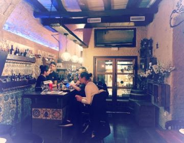 barcelona pub inside