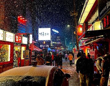 Snowing at Hongdae's clubbing street 