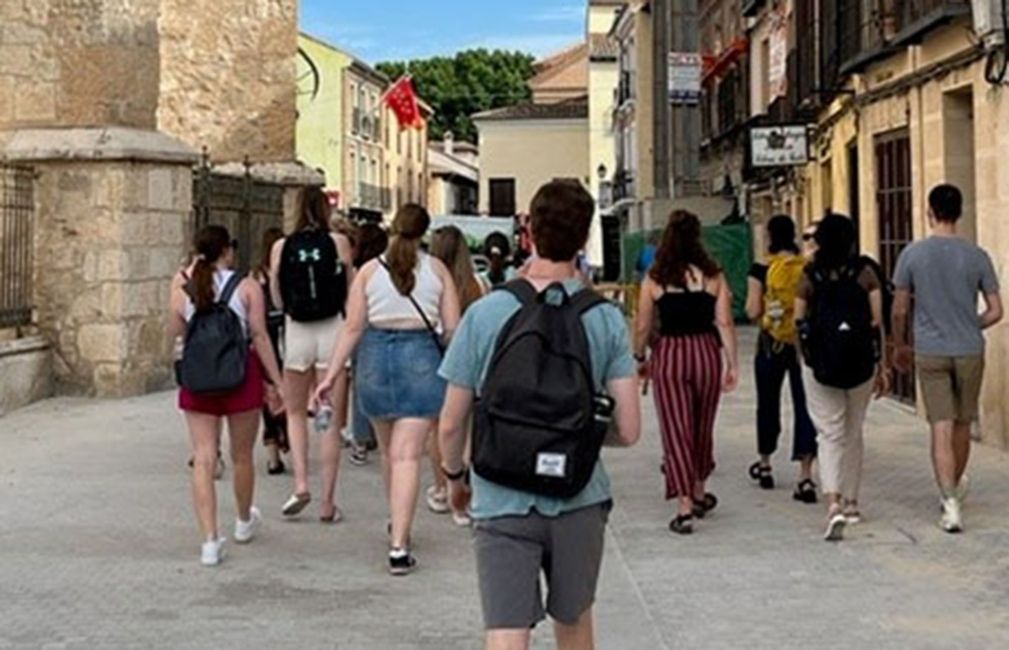 student tour around city alcala spain