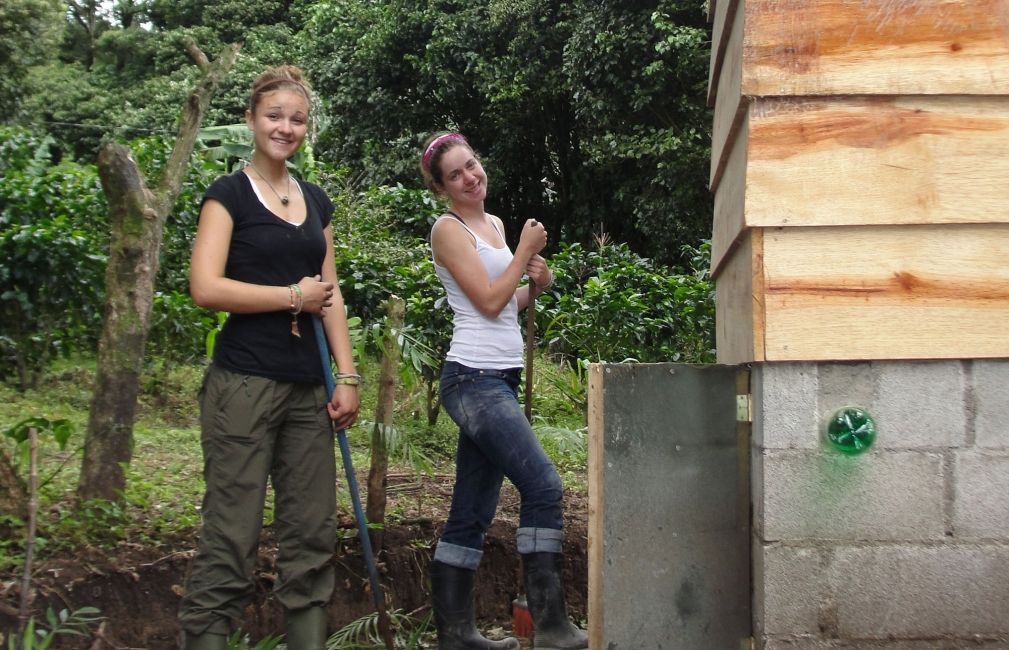 student volunteers farming monteverde