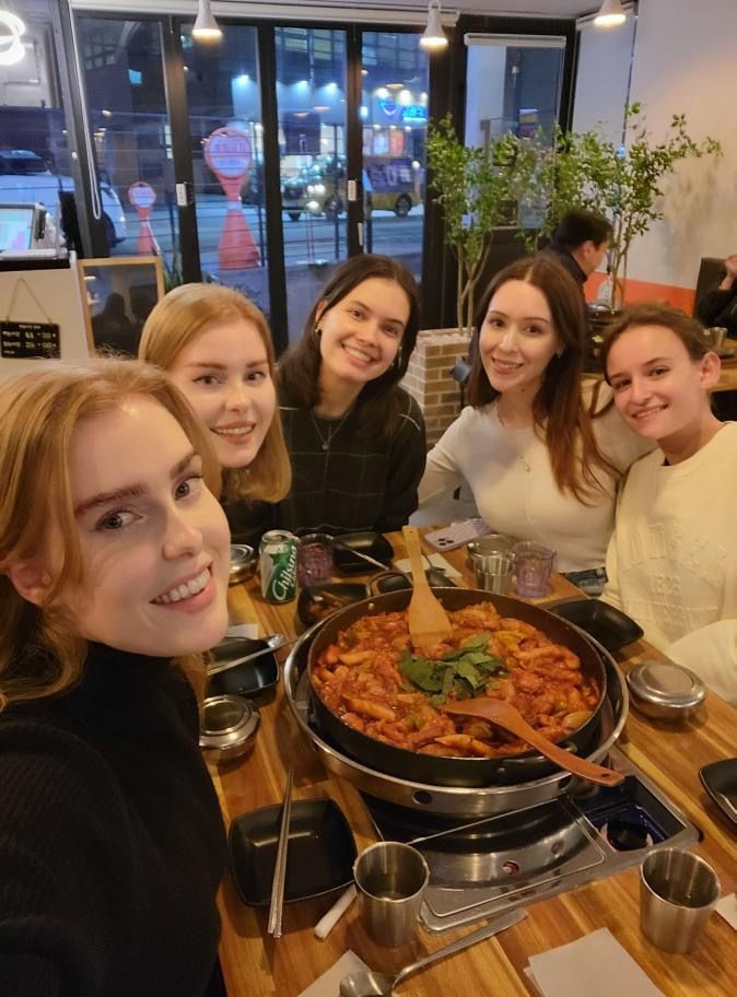 Eating Dalkgalbi with our Swedish friends!