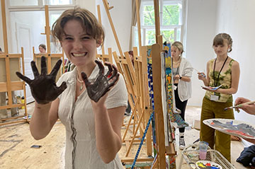 HSSA students in Prague art class