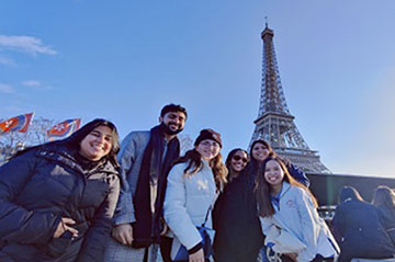 HSSA students in Prague art class