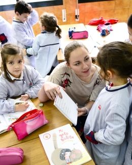 seville student teacher with kids