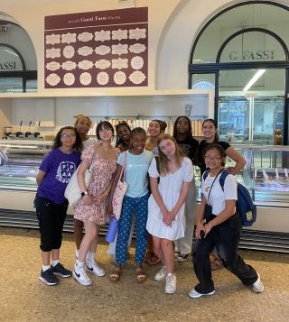 Group of students in front of the gelato.