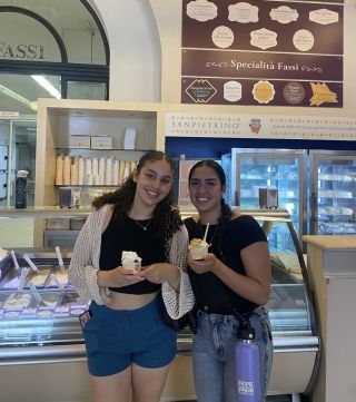Students with their gelato.