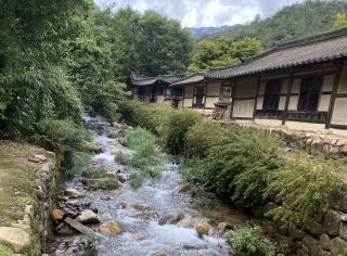 hanok houses and stream