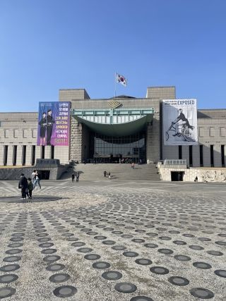 The front of the War Memorial Museum 