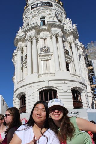 Whitney and Gina in Gran Vía