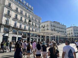 Student walking tour Puerta de Sol stop
