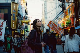 osaka-woman-city-japan