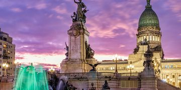 buenos aires fountain at dusk