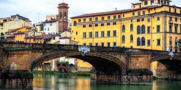 bridge over arno river in florence