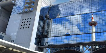 kyoto-tower-reflection-kyoto-station