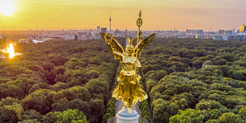 angel-statue-victory-column-berlin-germany