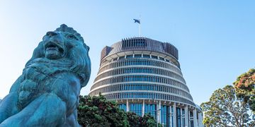 auckland-beehive-parliament-lion-statue