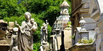 buenos-aires-recoleta-cemetery-statues