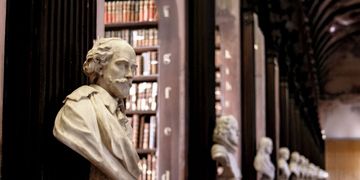 dublin-shakespeare-bust-trinity-college-library