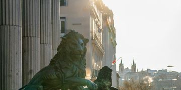 madrid-lion-statues-outside-congress-of-deputies