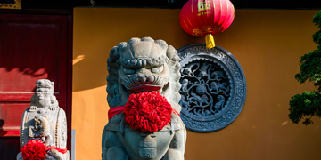 shanghai-imperial-garden-lion-statue