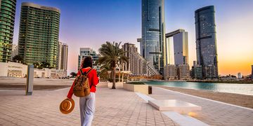 abu-dhabi-woman-backpack-walking-reem-island