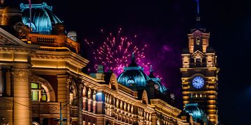 melbourne-flinders-street-station-fireworks