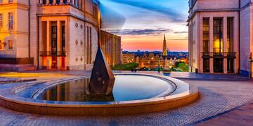 brussels-city-hall-sculpture-sunset