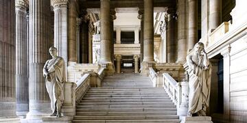brussels-courthouse-entrance-statues