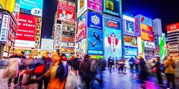 osaka-people-walking-dotonbori-district-night