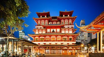 singapore traditional temple at night