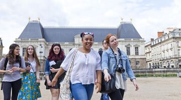 female-group-shot-rennes_france.jpg