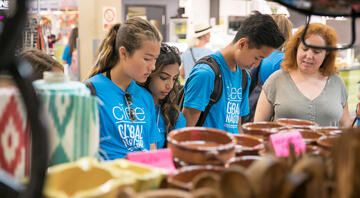 palma-de-mallorca_cultural-and-linguistic-activity-at-the-market.jpg