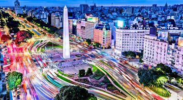 buenos-aires-traffic-obelisco-night