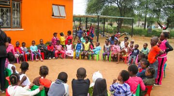 gaborone-school-children-circle-outside