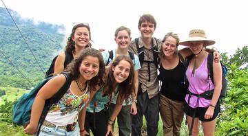 monteverde-costa-rica-hiking-students-group