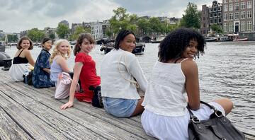hssa-amsterdam-students-on-river.jpg