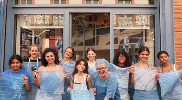 hssa-toulouse-students-after-tie-dye-workshop-module-1.JPG