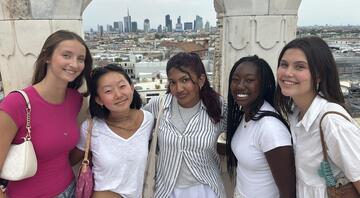 milan-high-school-students-duomo