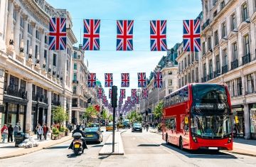 london flags street bus
