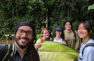 jungle in monteverde student group exploring