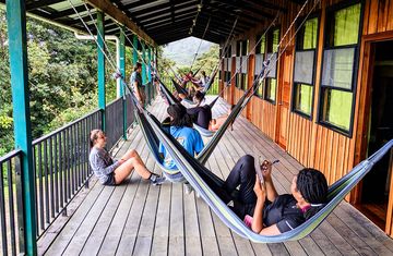 monteverde-students-hammocks