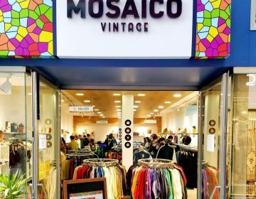 thrifting in paris mosaico storefront