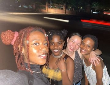 abroad friends night selfie