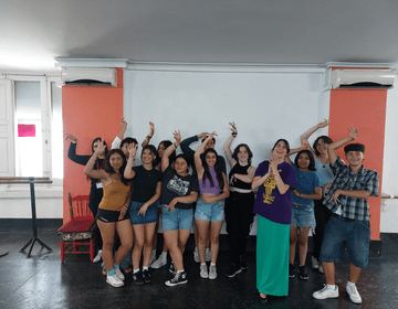 Group of students in the class of Sevillanas