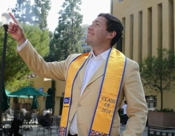 Ricardo Pointing up Grad pic 2024